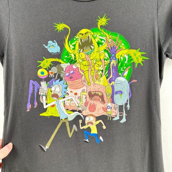 Rick And Morty Top Womens Medium American Animated‎ Sci-Fi Cartoon Graphic Tee - Picture 4 of 5